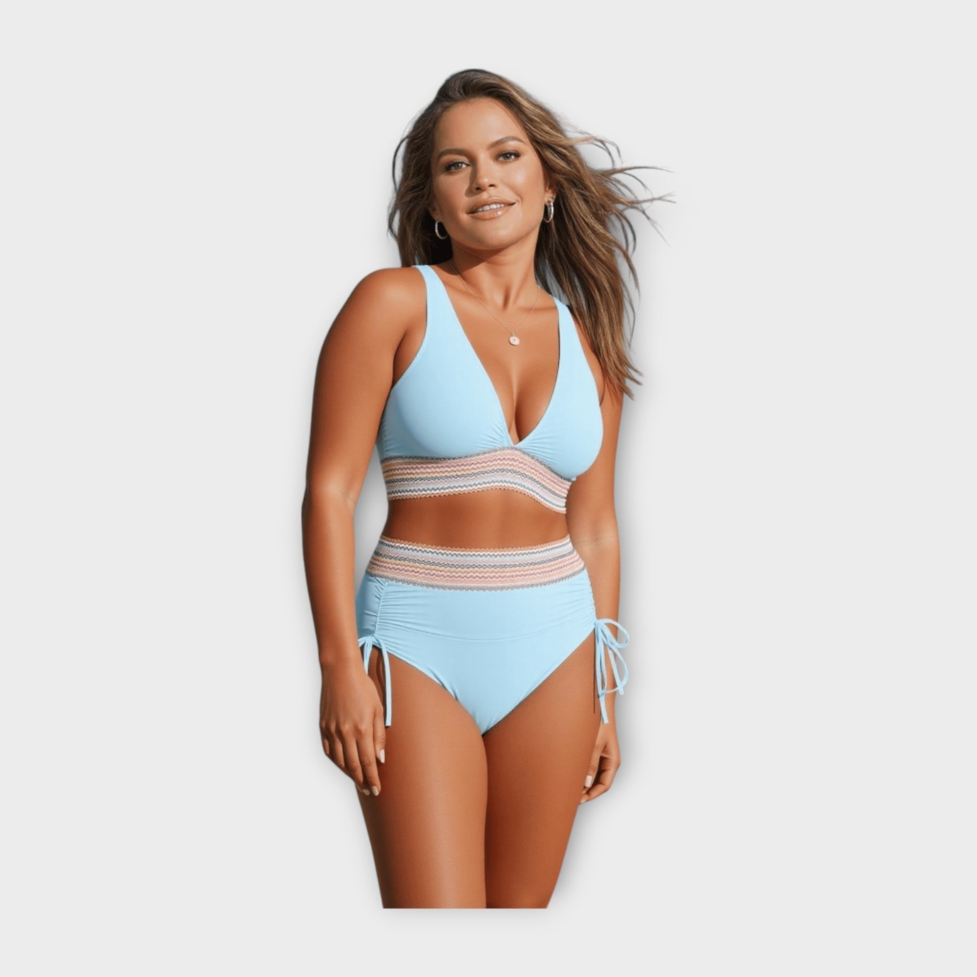 Bikini su Nėrinių Detalėmis ir Aukštu Juosmeniu