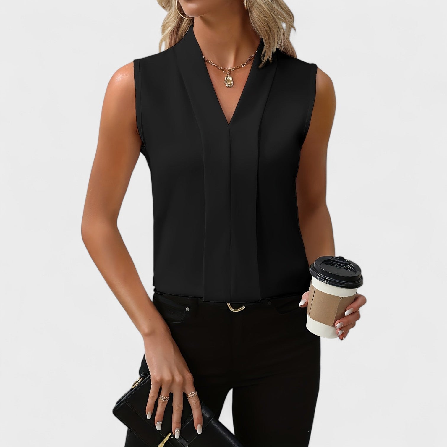 Katrė - Be rankovių blusa su V formos iškirpte