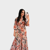 Ilga Suknelė su Gėlių Raštu ir Patogia Siluetu Elegantiškoms Dienoms