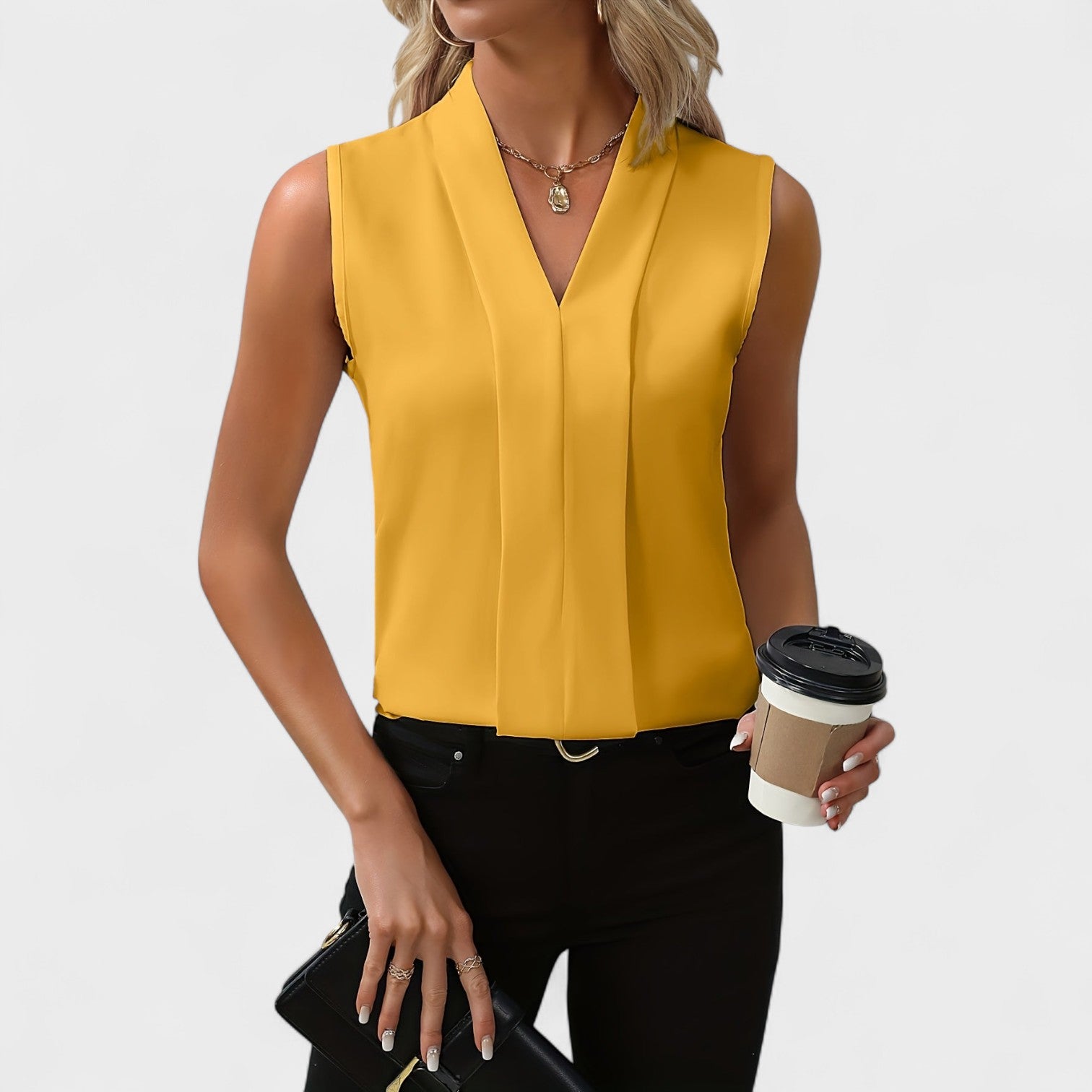 Ivilė - Be rankovių blusa su V formos iškirpte