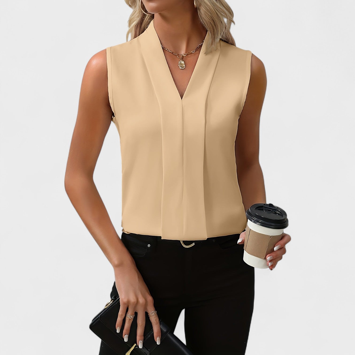 Ivilė - Be rankovių blusa su V formos iškirpte